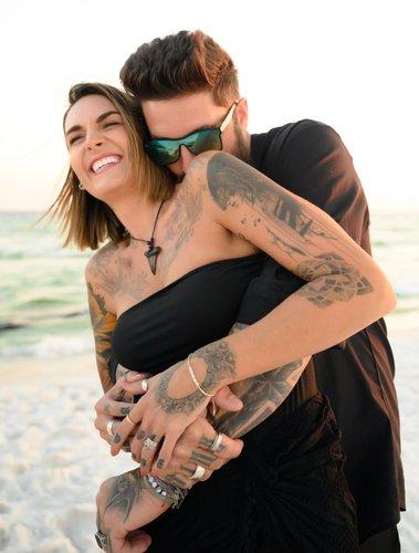 mobile - carousel-hero-element image-2